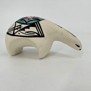Signed Navajo Native American Indigenous Bear Figurine Pottery Southwest‎ Indian